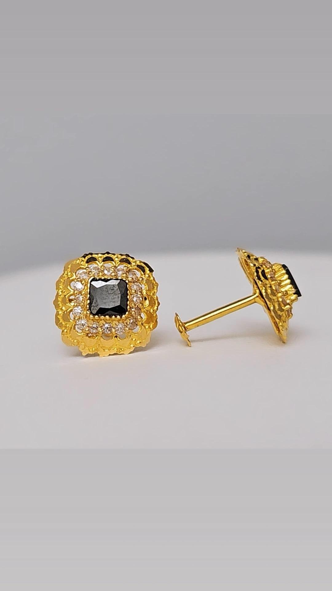 18 Carat Gold Black Stone Screw Stud Earrings - Image 4