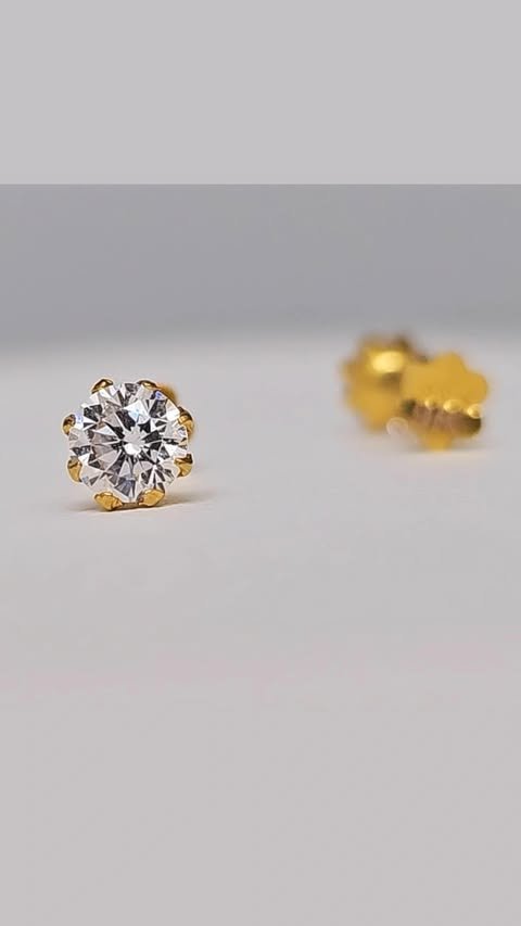 9K Gold Crystal Solitaire Screw Back Ear Studs - Image 4
