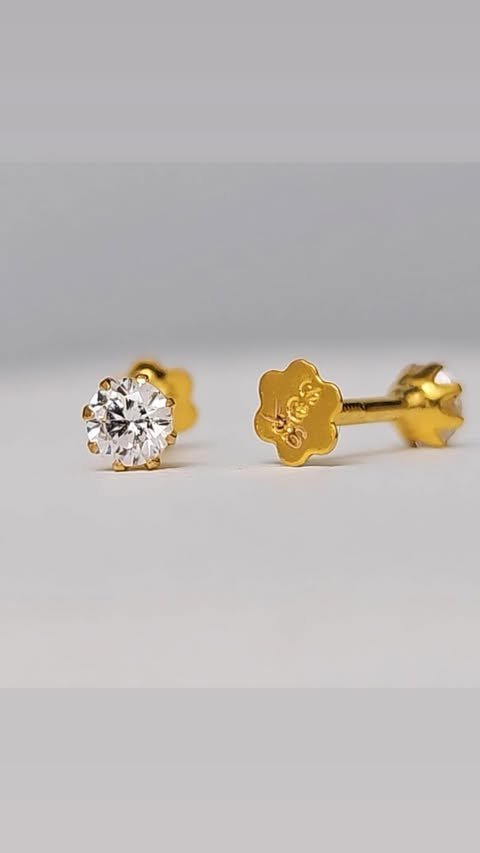 9K Gold Crystal Solitaire Screw Back Ear Studs - Image 5