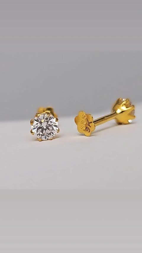 9K Gold Crystal Solitaire Screw Back Ear Studs - Image 3
