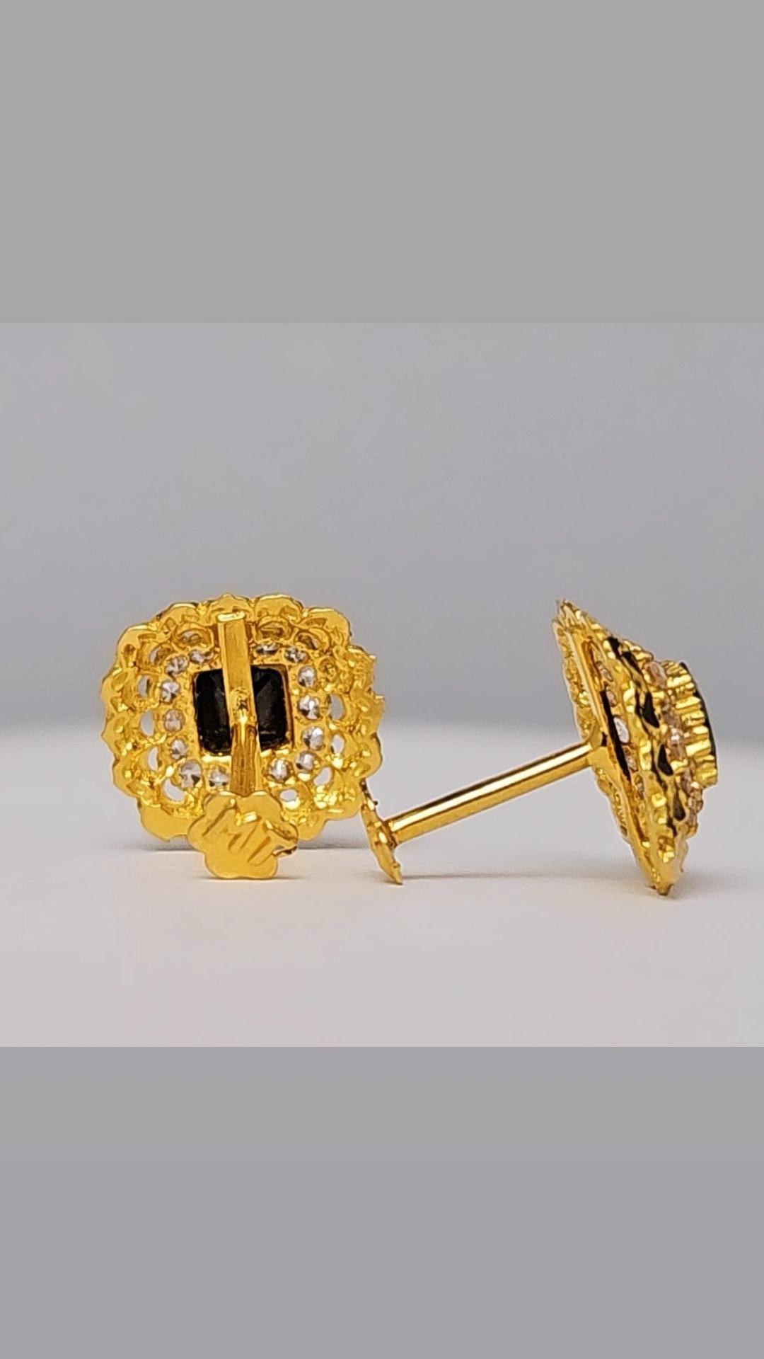 18 Carat Gold Black Stone Screw Stud Earrings - Image 3